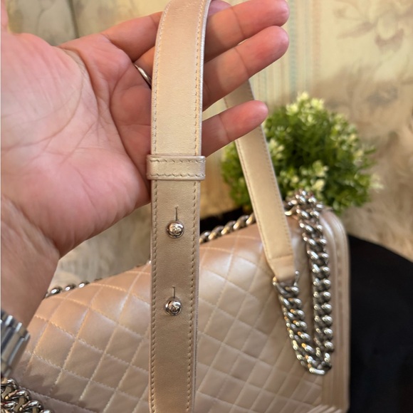 🩷Stunning Chanel Boy Bag Maxi. Original condition.🩷Rare shimmering pearl color - Picture 4 of 17